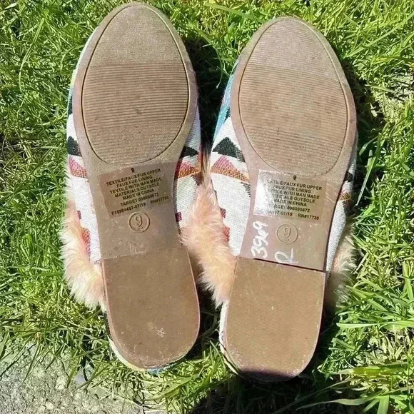 Universal Thread Colorful Fuzzy Slides Mules Native American pattern - Picture 3 of 5